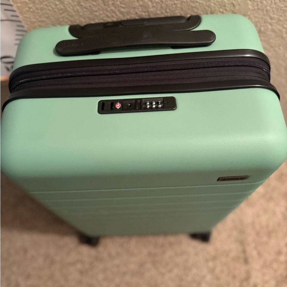 Away - Picture 5 of 11